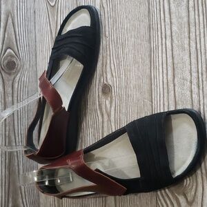 Naot 7 / 38 black and blown open toe Mary Jane flats loafers